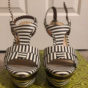 Gianni Bini platform t strap